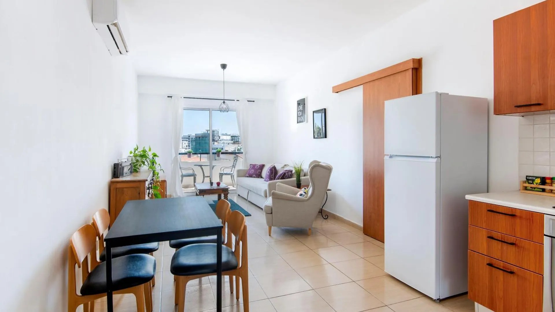 Lägenhet Welcome! Perfect Location-City Center Larnaca