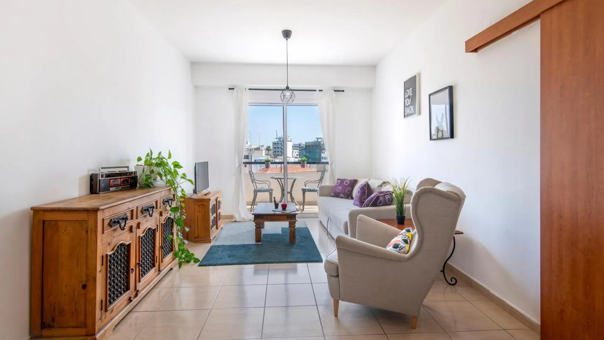 Welcome! Perfect Location-City Center Larnaca Lägenhet